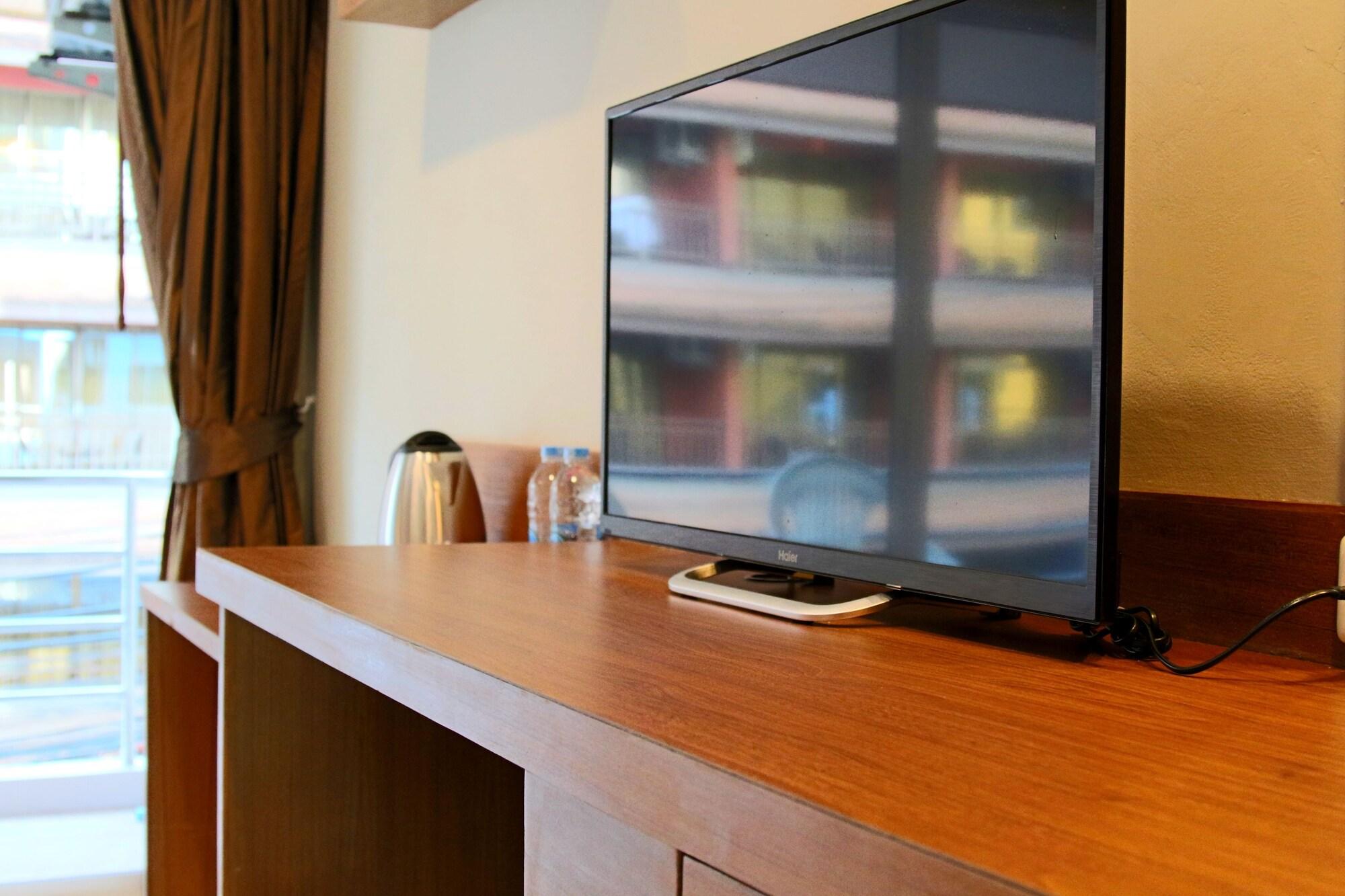 Good Nice Hotel Patong Екстер'єр фото