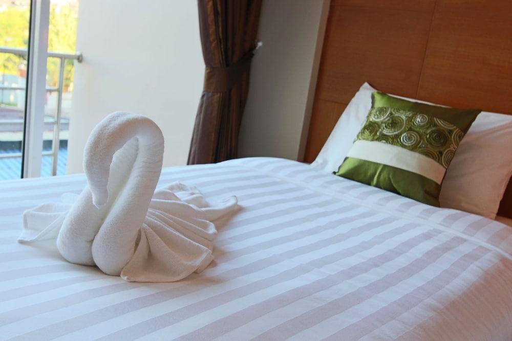 Good Nice Hotel Patong Екстер'єр фото